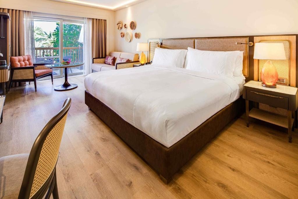 Двухместный (Номер Делюкс с кроватью размера «king-size» и красивым видом) курортного отеля Divan Bodrum Palmira, Гельтюрбюку