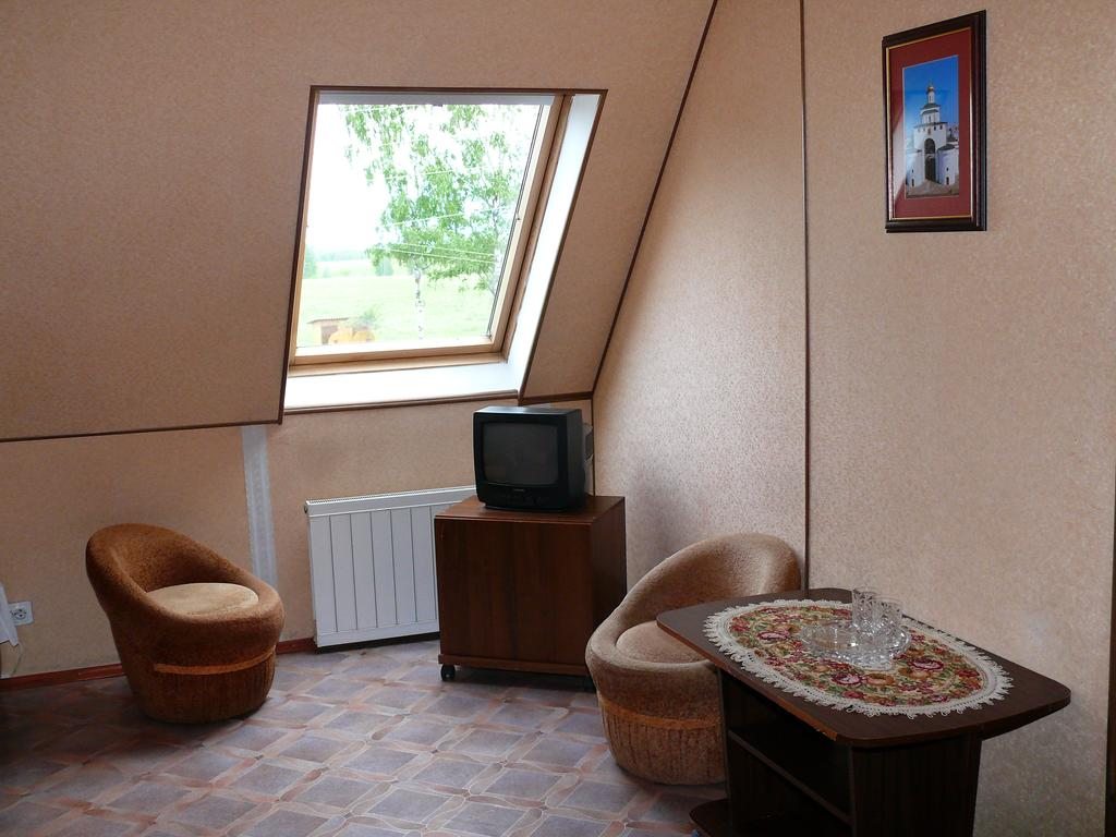 Двухместный (Стандартный двухместный номер с 2 отдельными кроватями) гостиницы Золотое Кольцо, Липна