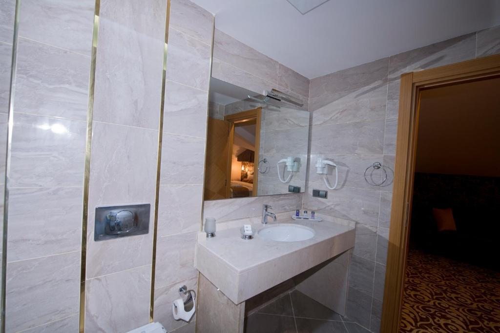 Двухместный (Стандартный двухместный номер с 1 кроватью) отеля Golden Deluxe Hotel, Адана