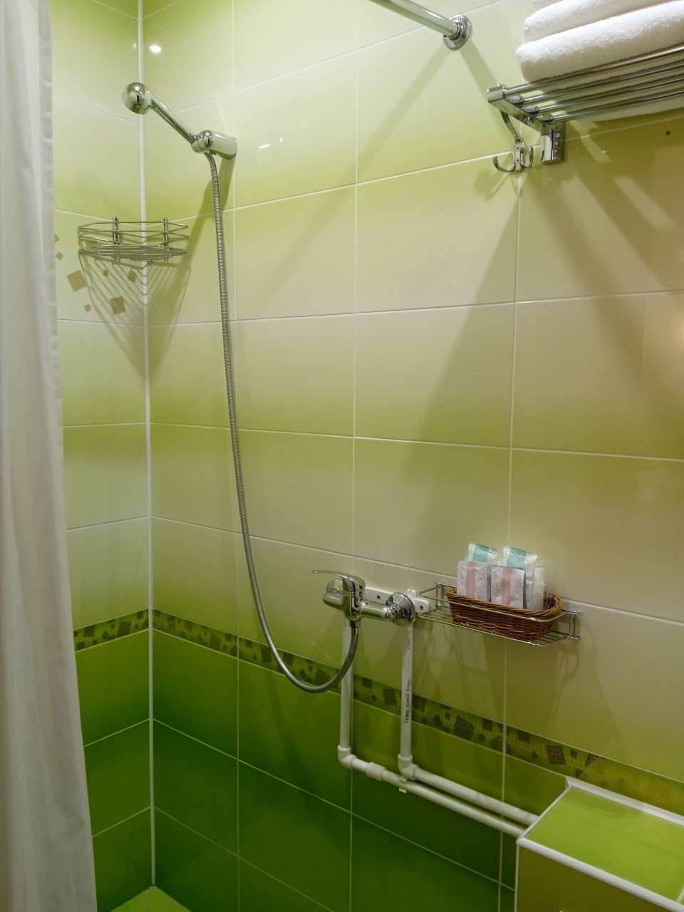 Душ, гостиничная парфюмерия, набор полотенец из 3 шт.