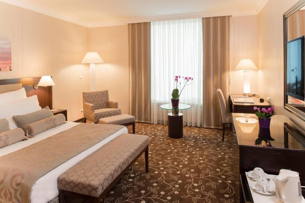 Двухместный (Представительский номер с кроватью размера «king-size») отеля Kaya Ramada Plaza, Бейликдюзю