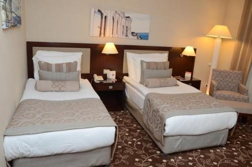 Двухместный (Улучшенный двухместный номер с 2 отдельными кроватями - Для некурящих) отеля Kaya Ramada Plaza, Бейликдюзю