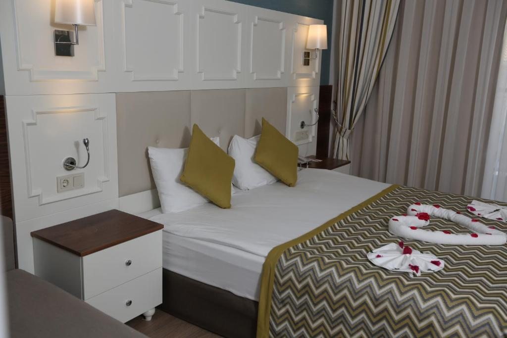 Двухместный (Бюджетный двухместный номер с 1 кроватью) отеля Side Crown Charm Palace, Сиде