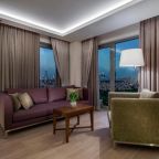 Трехместный (Угловой номер с кроватью размера «king-size»), Doubletree By Hilton Istanbul Topkapi