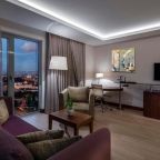 Трехместный (Угловой номер с кроватью размера «king-size»), Doubletree By Hilton Istanbul Topkapi