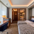 Двухместный (Улучшенный номер с кроватью размера «queen-size», вид на город), Golden Tulip Istanbul Bayrampasa