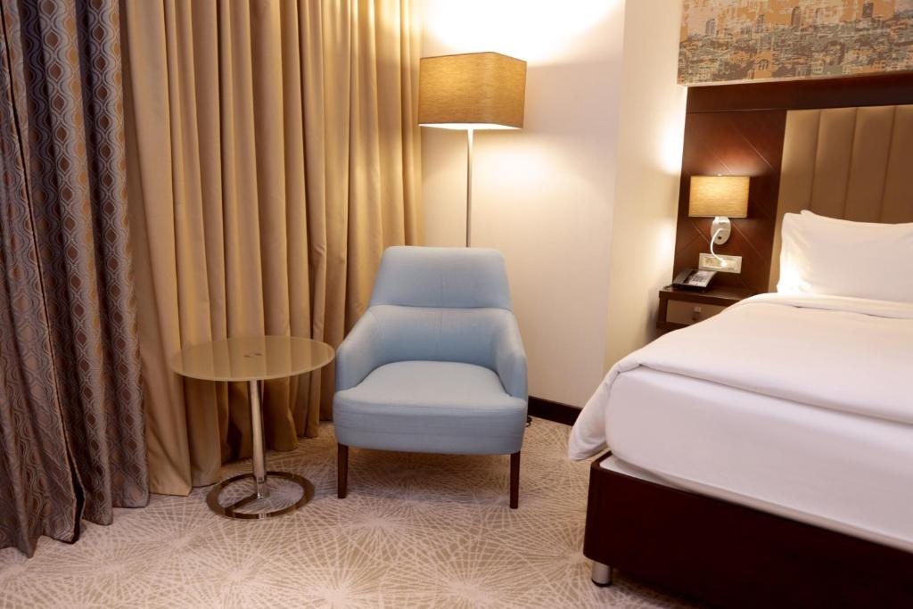 Трехместный (Номер Делюкс с кроватью размера «king-size») отеля Hilton Garden Inn Istanbul Umraniye, Стамбул