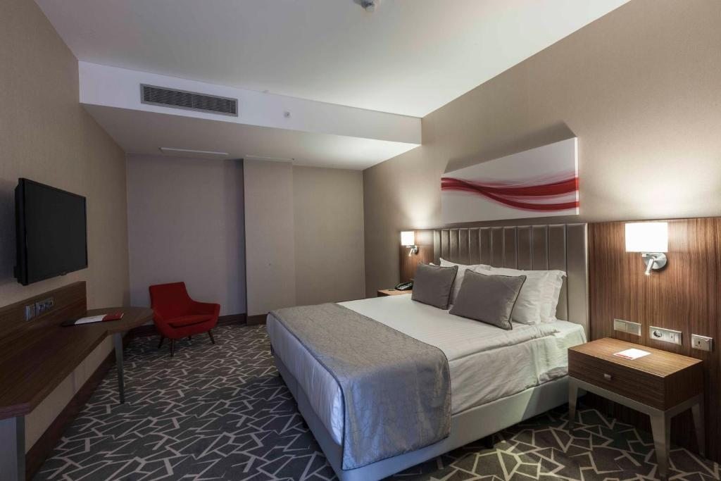 Трехместный (Двухместный номер с 1 кроватью - Подходит для гостей с ограниченными физическими возможностями) отеля Ramada Istanbul Alibeykoy, Стамбул