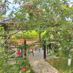 Вишнёвая беседка