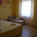 Люкс (Двухкомнатный семейный 1 этаж, №12, №13,), Гостиница Добрый Бобр