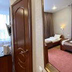 Вид на территорию,телевизор, удобства в номере,холодильник,ф