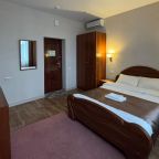 Душевая кабина, удобства в номере, халат, тапочки, гиг.набор