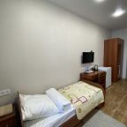 Доп.место диван-кровать, холодильник, ТВ, душ на этаже