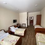 Четыре односпальные кровати, посуда, эл.чайник, душ на этаже