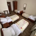 Четыре односпальные кровати, посуда, эл.чайник, душ на этаже