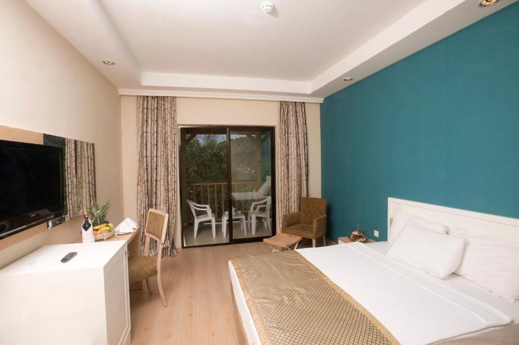 Двухместный (Двухместный номер с 1 кроватью или 2 отдельными кроватями, вид на сад) курортного отеля Crystal Green Bay Resort & Spa, Гюверджинлик