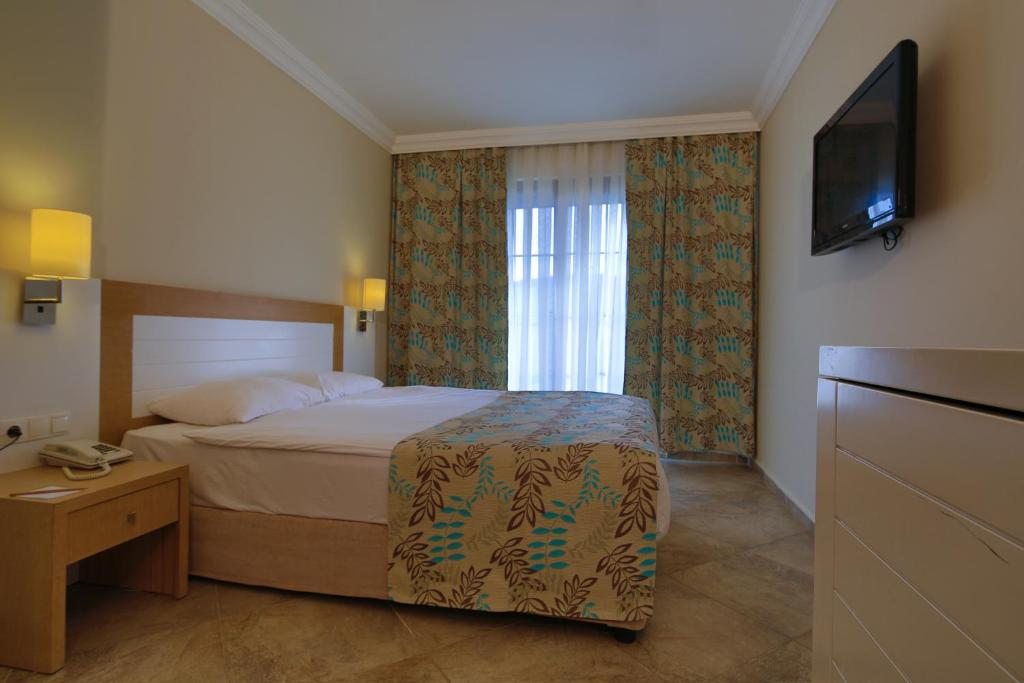 Двухместный (Специальное предложение - Стандартный двухместный номер с 1 кроватью) курортного отеля Crystal Green Bay Resort & Spa, Гюверджинлик