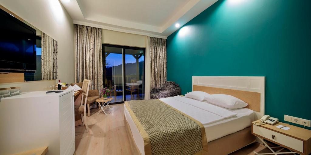 Двухместный (Двухместный номер с 1 кроватью, вид на море) курортного отеля Crystal Green Bay Resort & Spa, Гюверджинлик