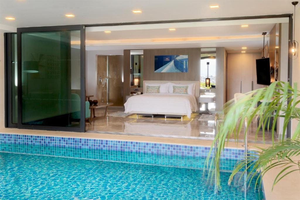 Сьюит (Люкс с крытым бассейном и 1 спальней с 1 кроватью размера «king-size», вид на море) курортного отеля LUX* Bodrum Resort & Residences, Богазычи