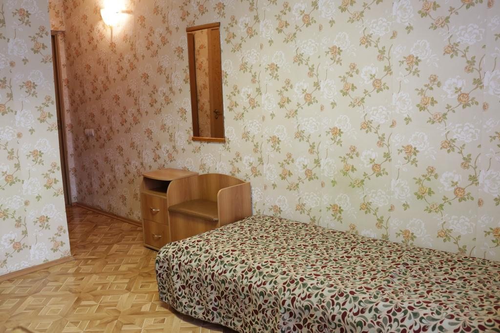 Двухместный (Двухместный номер с 2 отдельными кроватями и душем) гостиницы Учебного Центра Профсоюзов, Иркутск