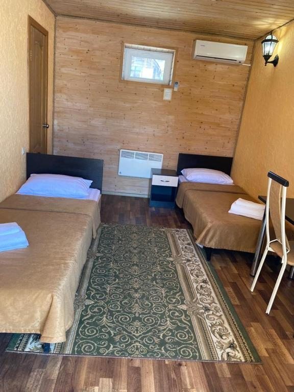Двухместный (Двухместный номер с 2 отдельными кроватями и ванной комнатой) гостевого дома Адель, Архипо-Осиповка