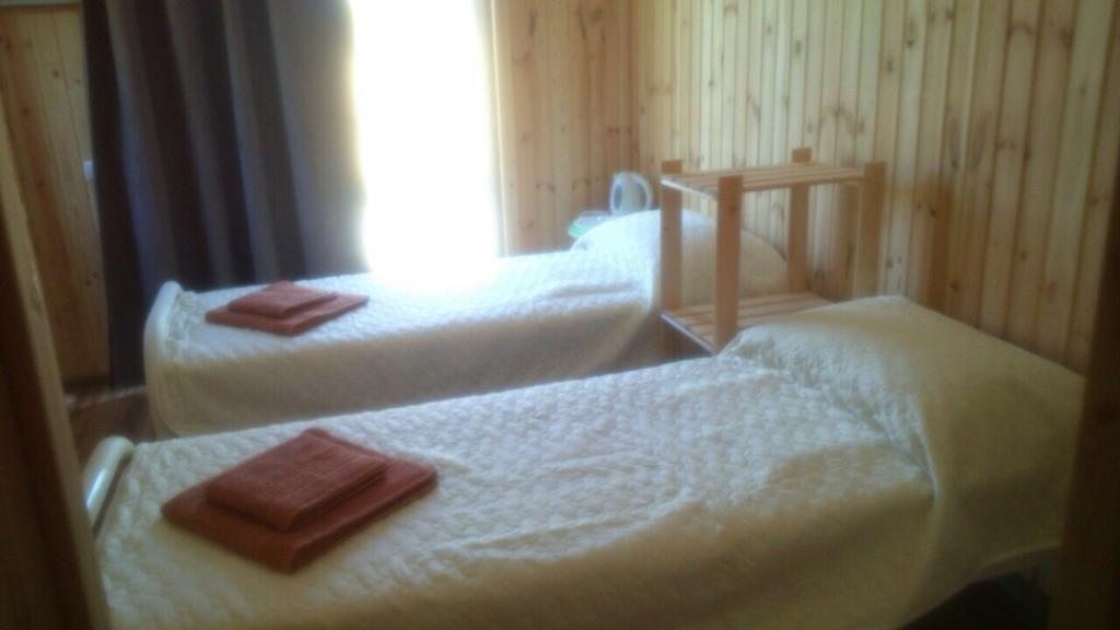 Двухместный (Двухместный номер с 2 отдельными кроватями и ванной комнатой) гостевого дома Шале на Лесной, Сукко