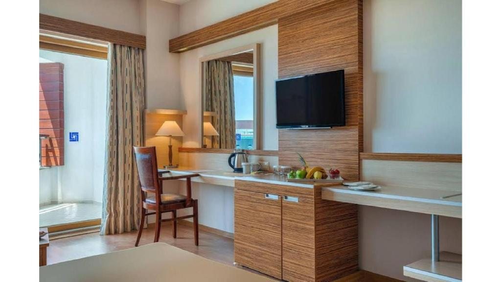 Двухместный (Стандартный двухместный номер с 1 кроватью или 2 отдельными кроватями, вид на окрестности) курортного отеля Grand Park Bodrum Hotel, Тургутреис