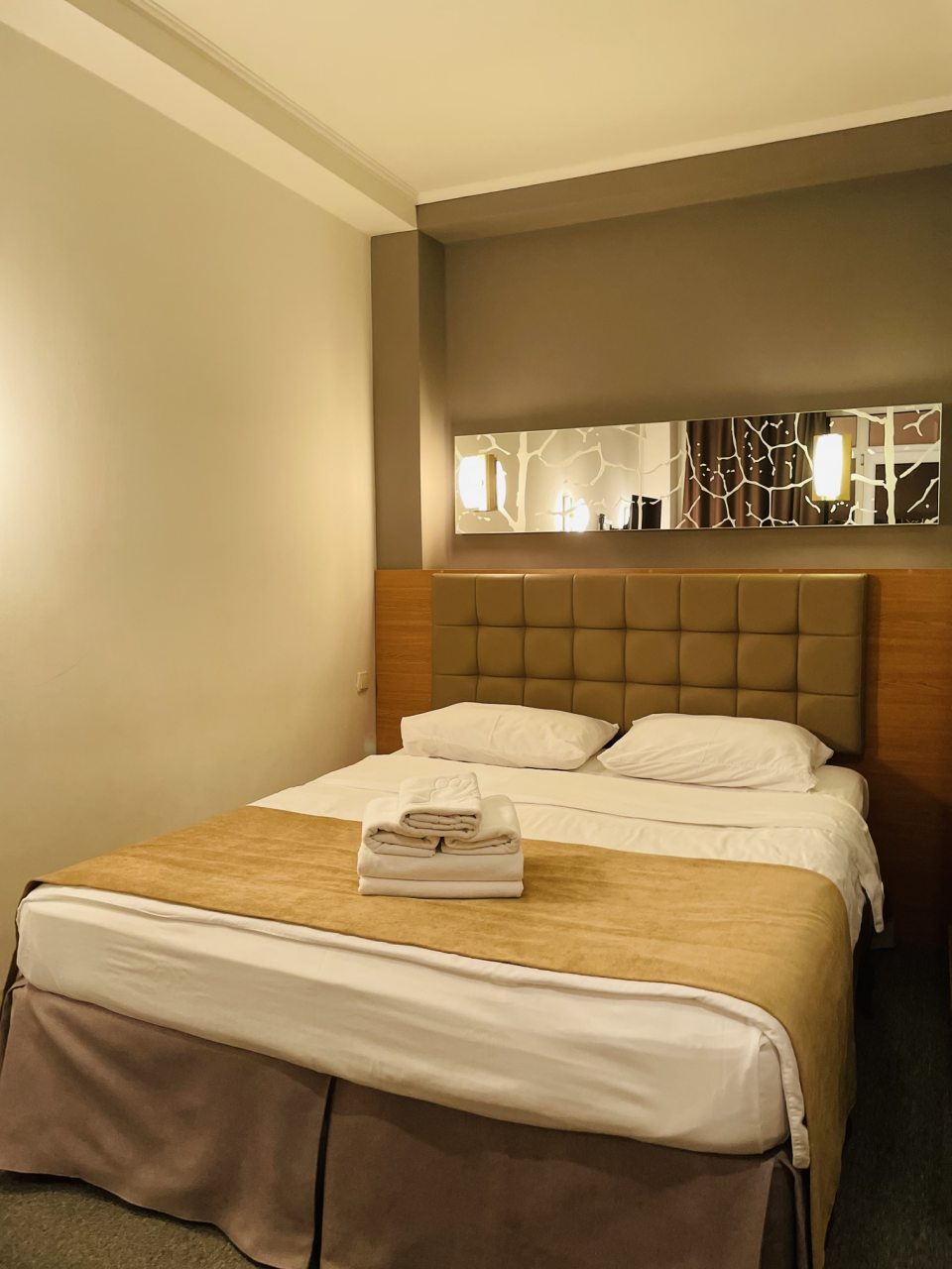 Двухместный (стандартный номер с одной кроватью и диваном-кроватью) отеля Villa Fellini, Судак