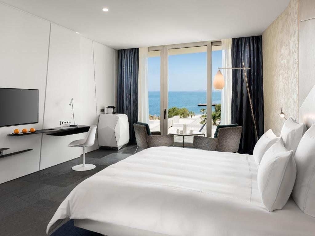 Двухместный (Номер «Швейцарский Исключительный» с видом на море) курортного отеля Swissôtel Resort Bodrum Beach, Тургутреис