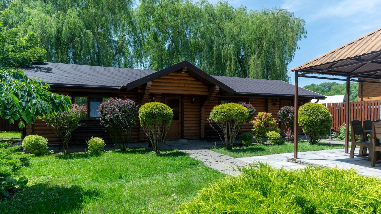 Коттедж (VIP коттедж двухкомнатный с  собственной закрытой территорией, беседкой и мангальной зоной), Парк-Отель Усадьба Фамилия