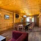 Коттедж (Двухэтажный "Дом Охотника" с 5-ю спальнями, беседкой и мангальной зоной), Парк-Отель Усадьба Фамилия