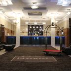 Ресепшн отеля. Основное лобби.