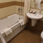 Ванная комната. Халаты,зубные и бритвенные наборы.