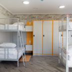 Номер (Нижнее спальное место в общем номере (со шторками)), Хостел Арт