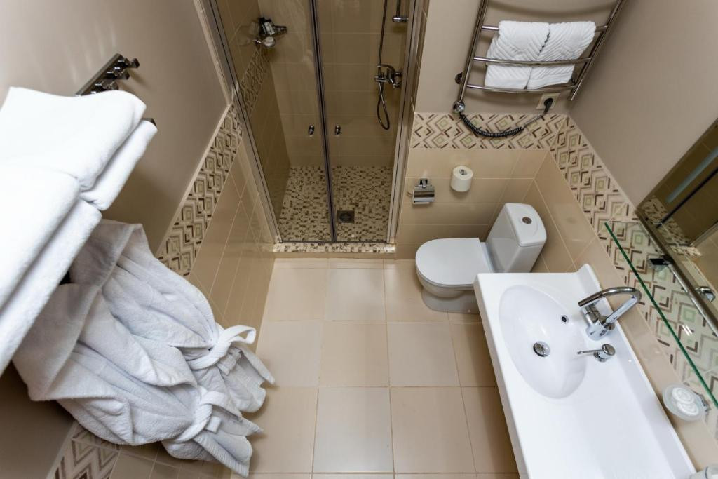 Ванная комната в номере отеля Арсеньев, Петропавловск-Камчатский. Отель Арсеньев