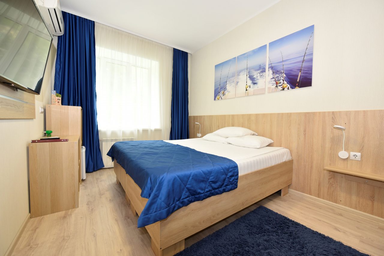 De Luxe (Улучшенный с одной двуспальной кроватью) отеля Golden Horn Bay View, Владивосток