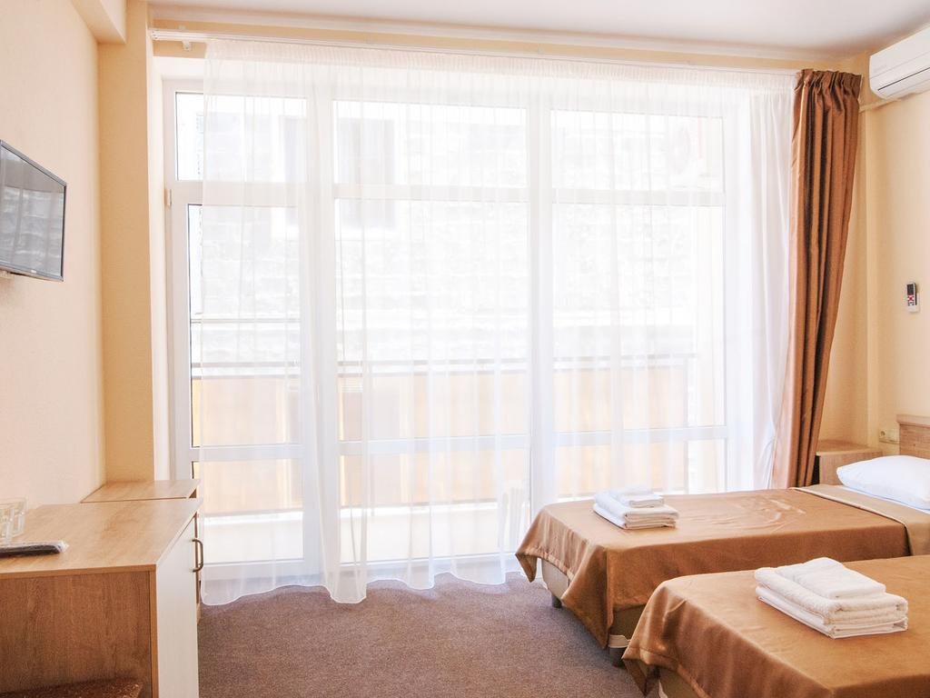 Двухместный (Двухместный номер с 1 кроватью или 2 отдельными кроватями) отеля Три Звезды, Новомихайловский