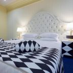 Двуспальная кровать в гостинично-рестораном комплексе Benamar Hotel&SPA, Ростов-на-Дону
