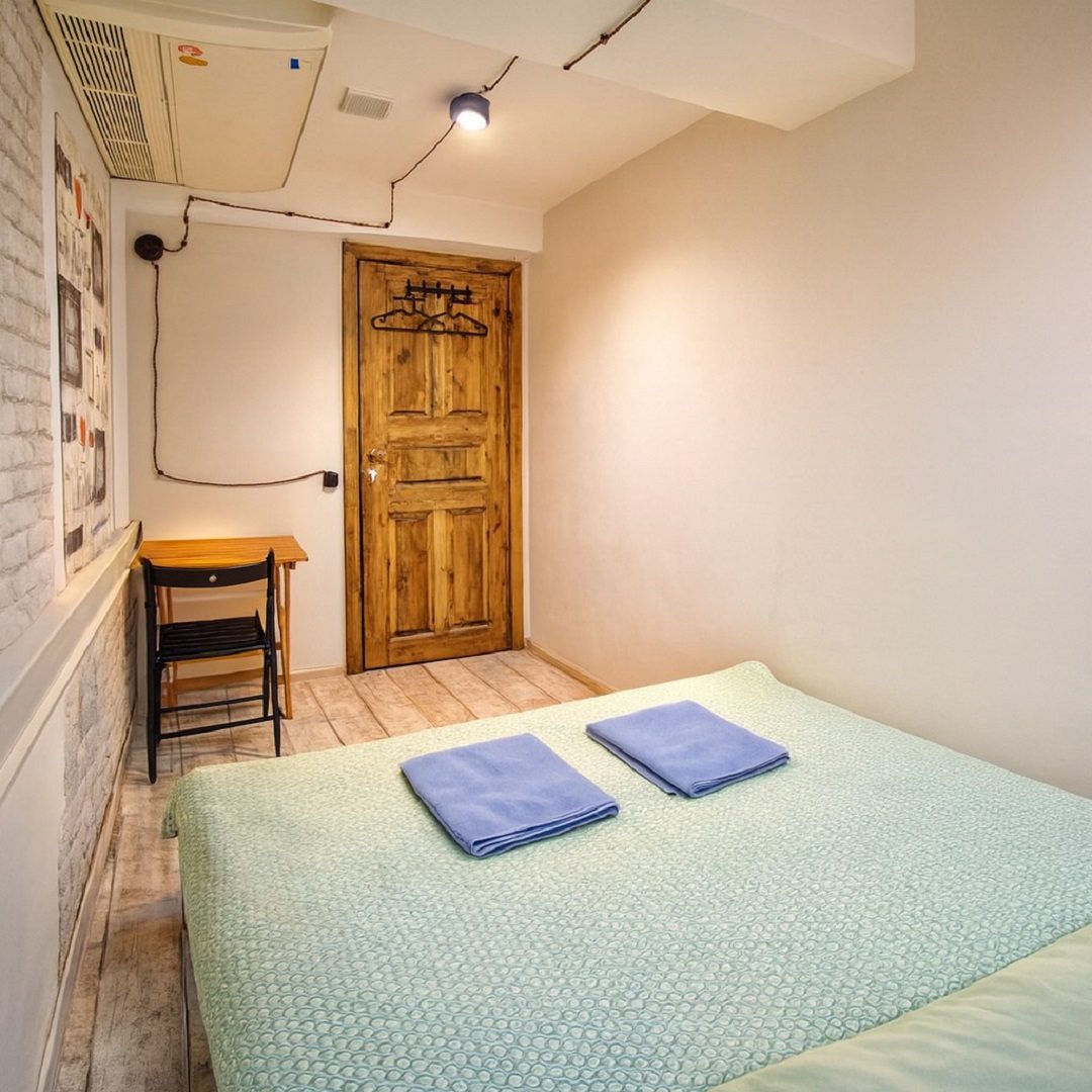 Двухместный номер с общей ванной комнатой