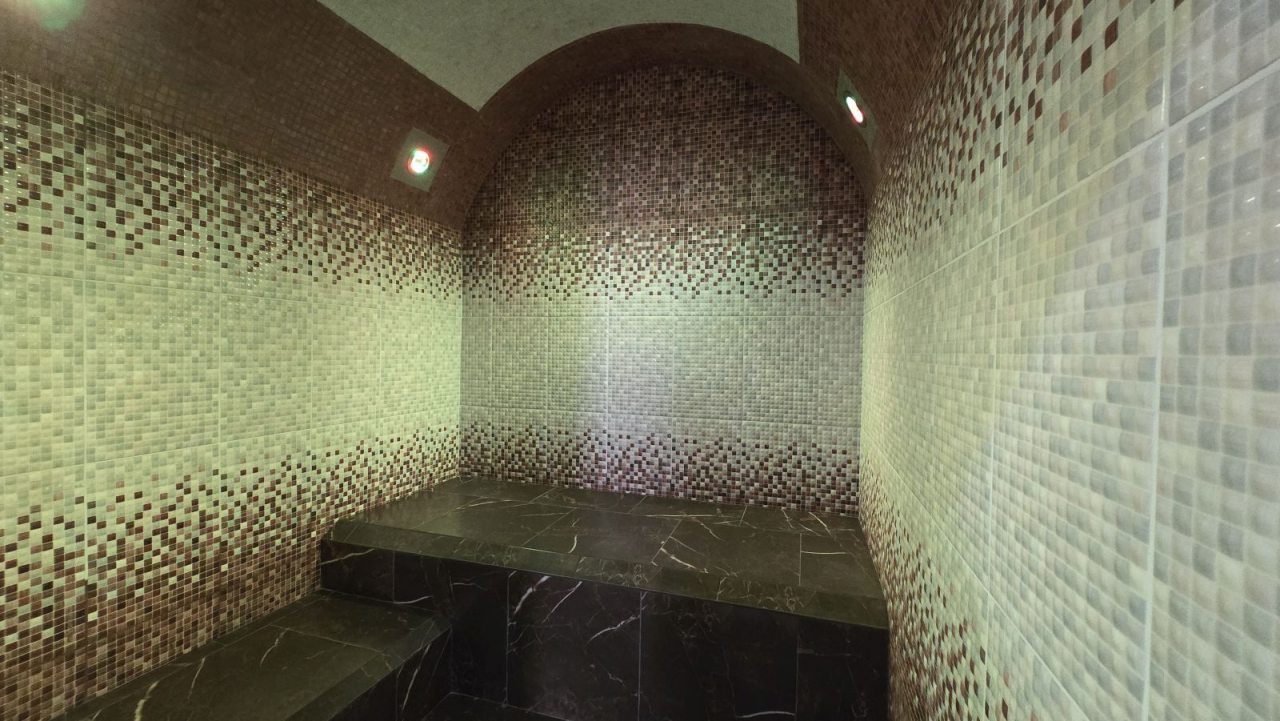 Бассейн с противотоком, Гостиница Барбарис