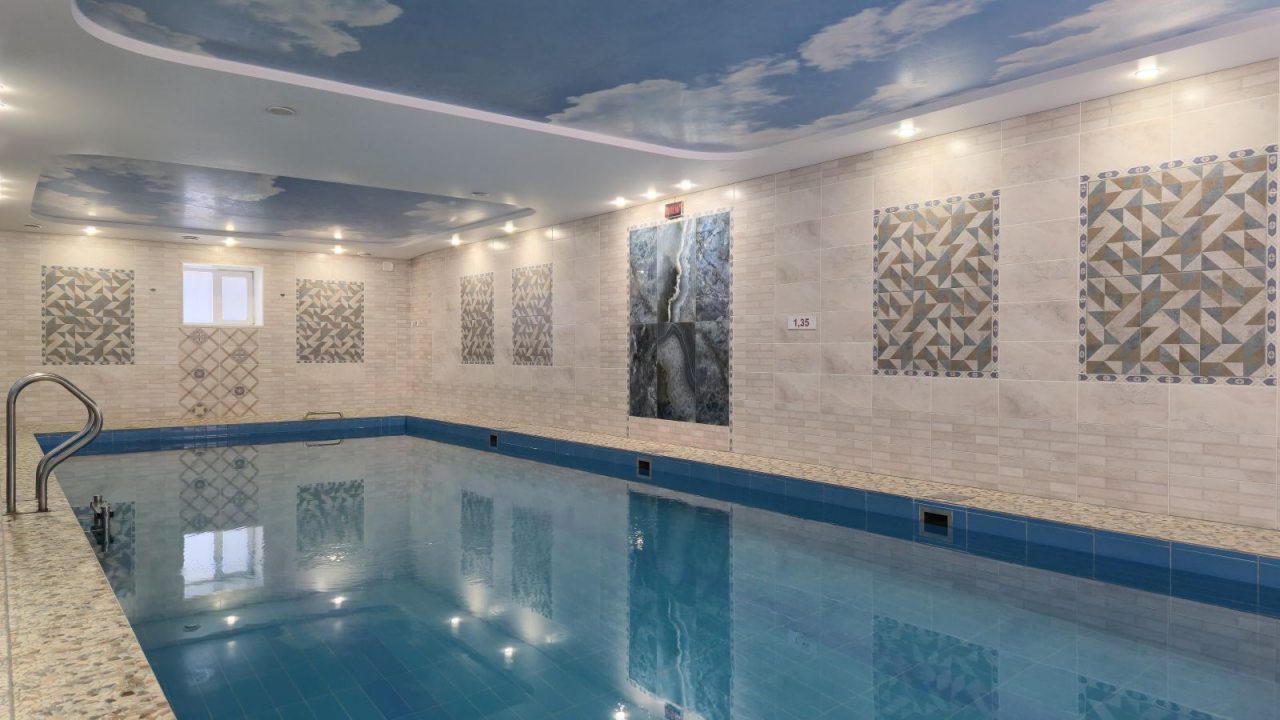 Бассейн с противотоком, Гостиница Барбарис