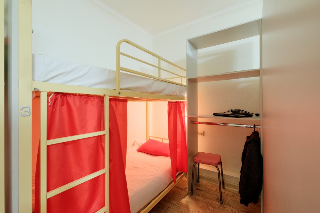 Одноместный (Нижняя кровать в номере для мужчин) хостела Red cat, Сочи