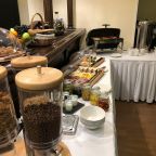 Континентальный завтрак, Апартаменты Необыкновенный дом