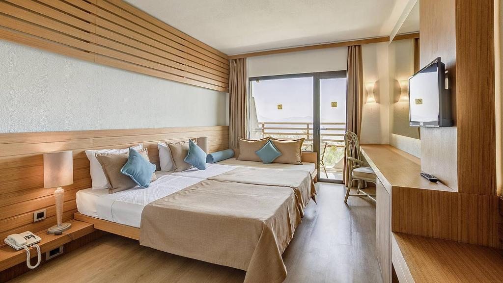 Двухместный (Стандартный двухместный номер с 1 кроватью и балконом - Со стороны моря) отеля TUI Magic Life Sarigerme, Саригерме