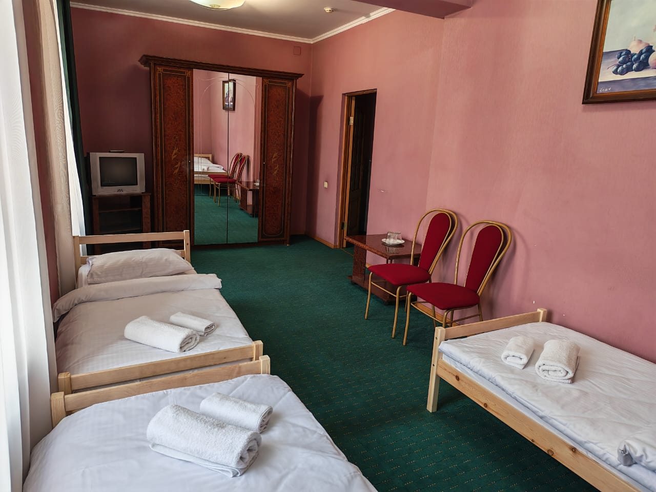 Трёхместный и более (Стандарт с 3 отдельными кроватями), Отель Заря