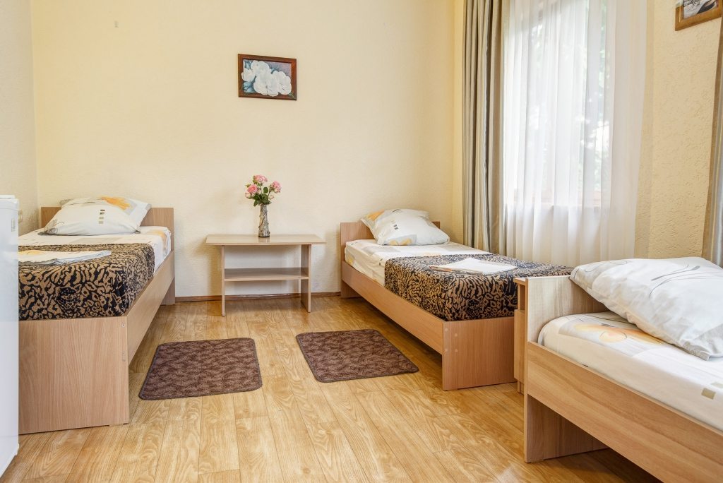 Трехместный (Стандарт) гостевого дома Солнечная Ривьера, Севастополь