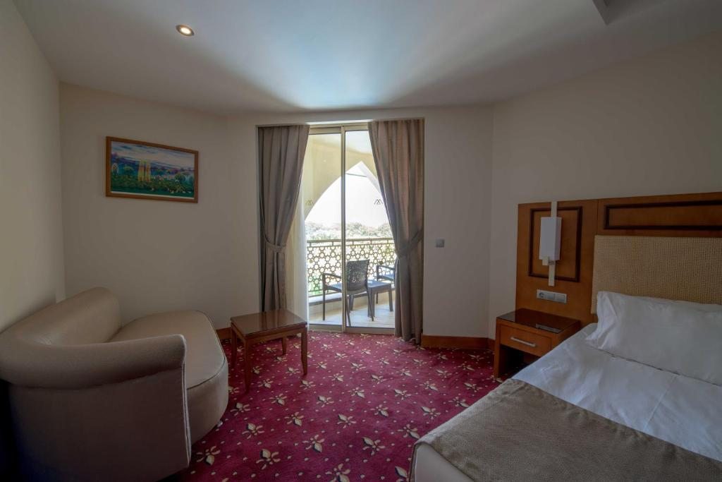 Двухместный (Стандартный двухместный номер с 1 кроватью или 2 отдельными кроватями и боковым видом на море) курортного отеля Amara Prestige, Гейнюк (Средиземноморский регион)