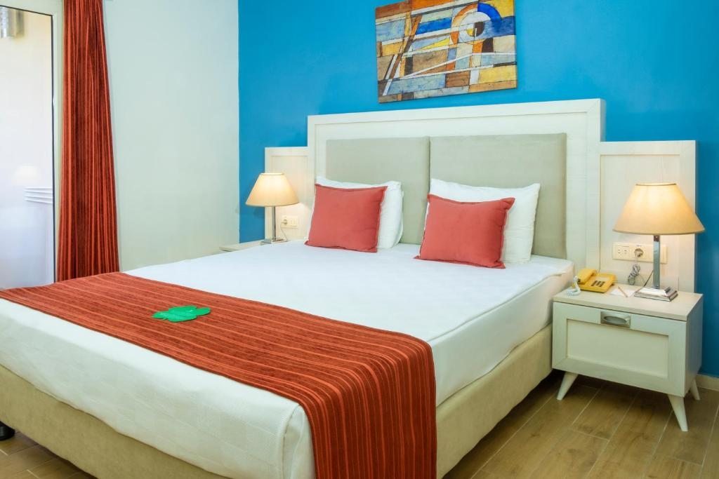 Двухместный (Клубный двухместный номер с 1 кроватью или 2 отдельными кроватями) отеля Queen's Park Goynuk, Гейнюк (Средиземноморский регион)