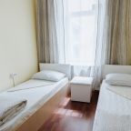 В каждой комнате телевизор, гардероб, кровать, интернет