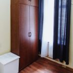 Одноместный комфорт. Телевизор и гардероб в каждой комнате
